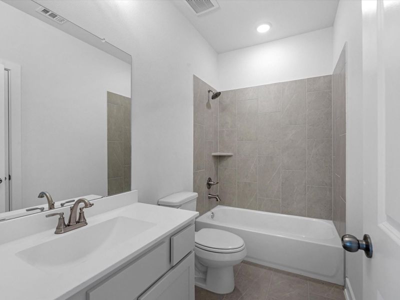 Furnished interior view inside a new home in Sienna, Missouri City (Image 7).