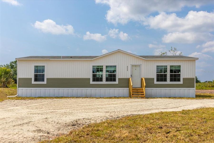 Exterior details and patio area of a home in , Okeechobee (Image 3).