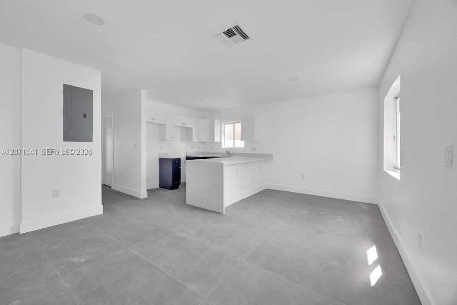 Spacious, unfurnished interior of a new home in , Miami (Image 14).