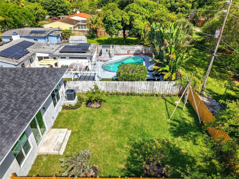 Exterior details and patio area of a home in , Fort Lauderdale (Image 3).