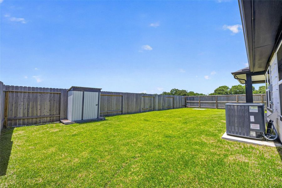 Exterior details and patio area of a home in , Texas City (Image 30).