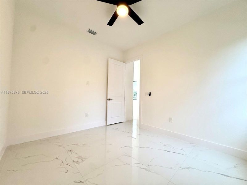 Spacious, unfurnished interior of a new home in , Lehigh Acres (Image 19).