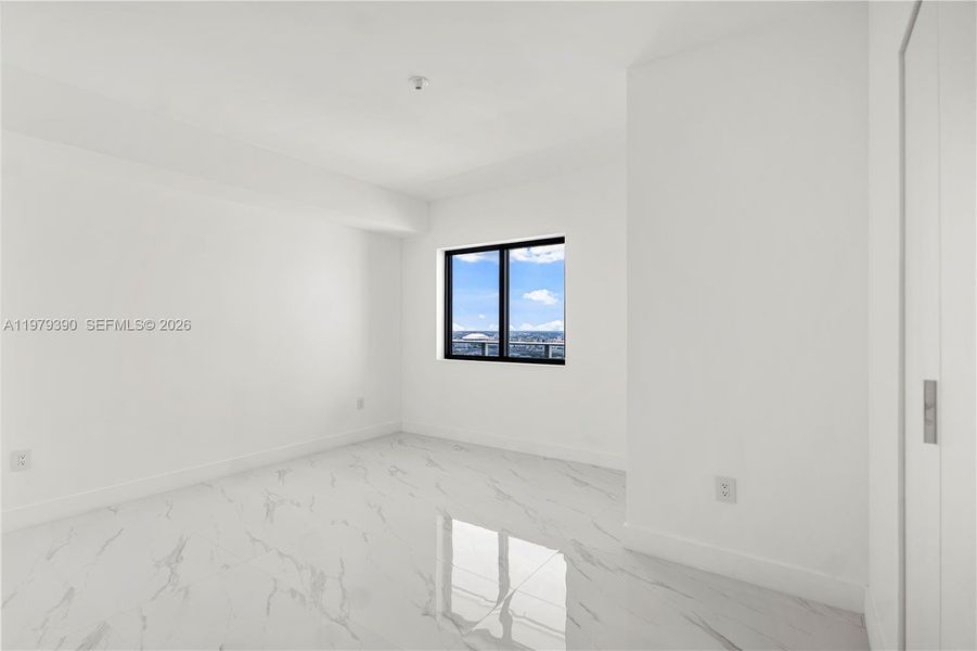 Spacious, unfurnished interior of a new home in Aria Reserve, Miami (Image 14).