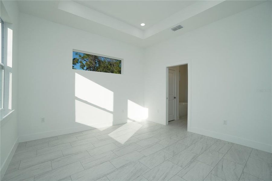 Spacious, unfurnished interior of a new home in , Placida (Image 48).
