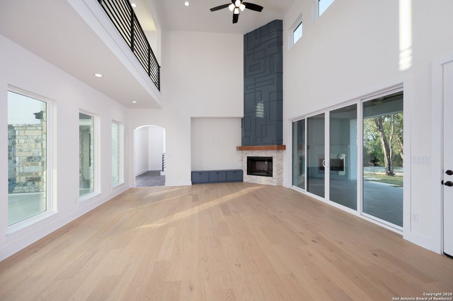 Spacious, unfurnished interior of a new home in , New Braunfels (Image 29).