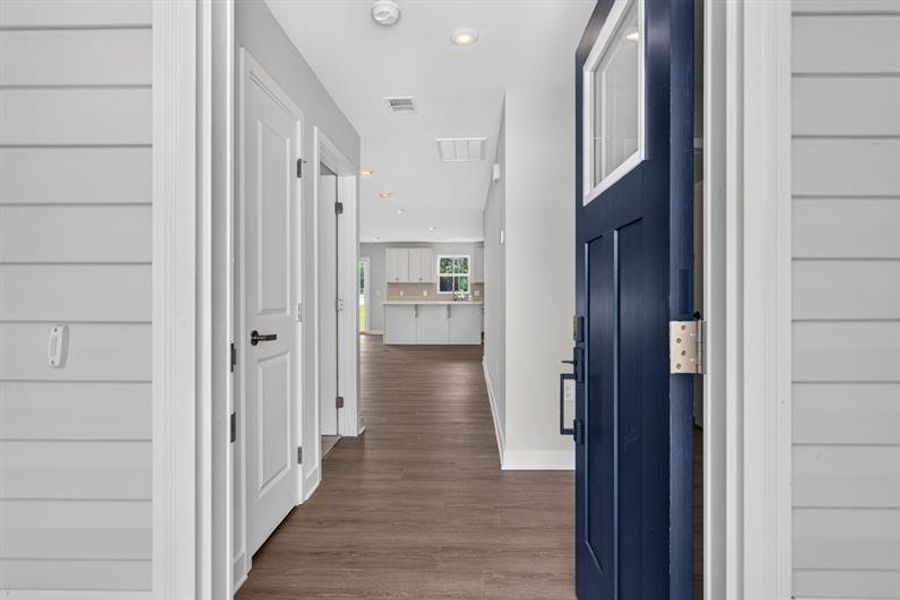 Spacious, unfurnished interior of a new home in Beacon Point at New Hampstead, Savannah (Image 16). Spacious, unfurnished interior of a new home in Beacon Point at New Hampstead, Savannah (Image 16).