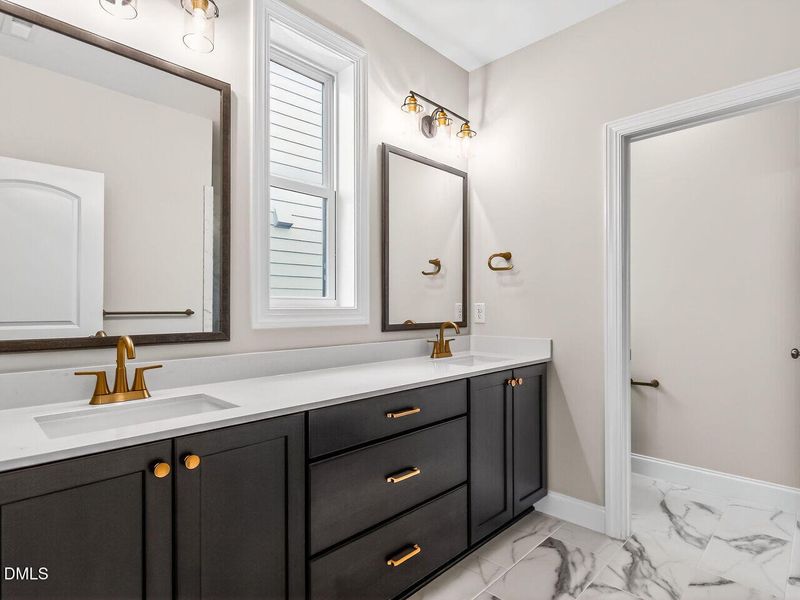 022-1280x960-bathroom