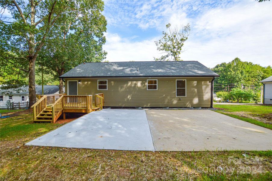 Backyard (Beautiful Deck & Large Patio)