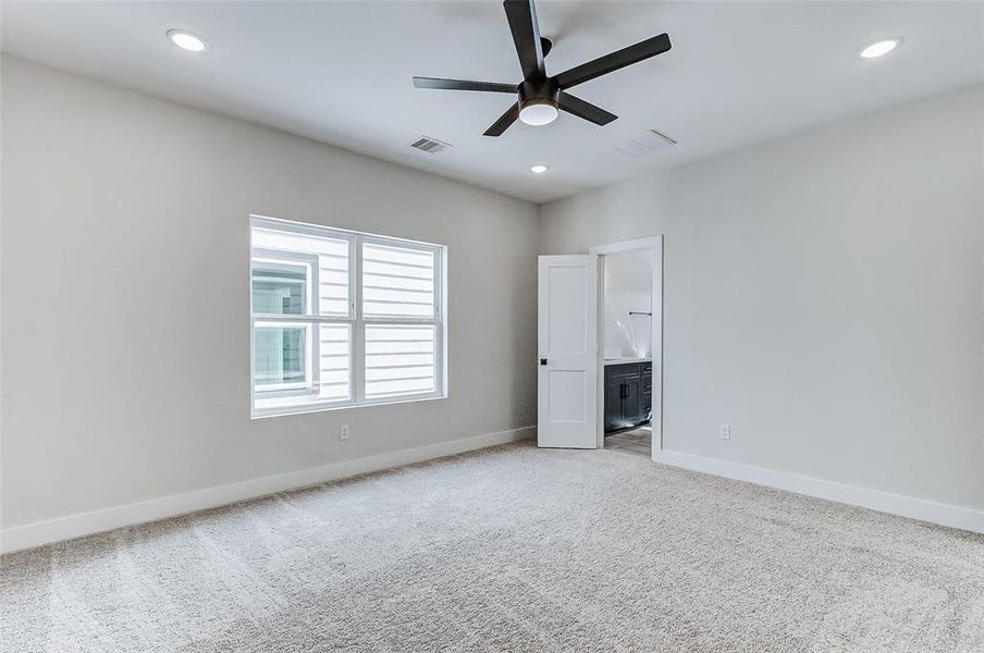 Spacious, unfurnished interior of a new home in , Houston (Image 29).