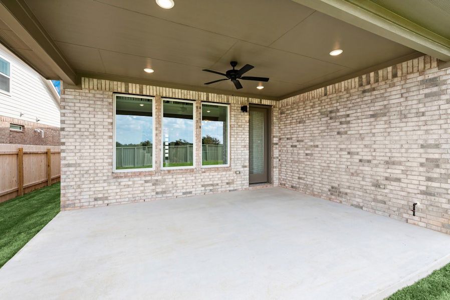 Exterior details and patio area of a home in Santa Rita Ranch, Georgetown (Image 4).