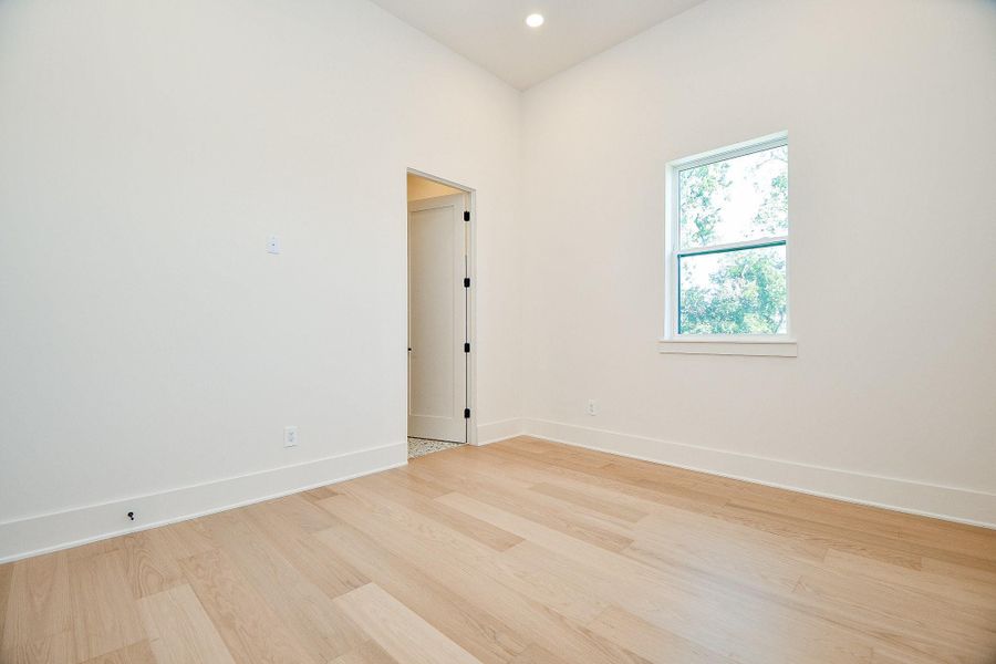 Spacious, unfurnished interior of a new home in , Houston (Image 35).