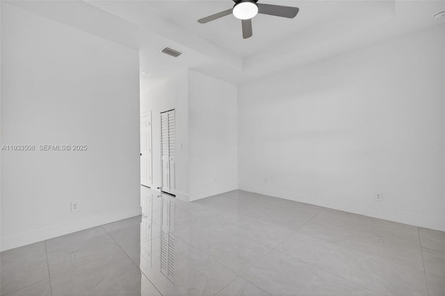 Spacious, unfurnished interior of a new home in , Lehigh Acres (Image 20).