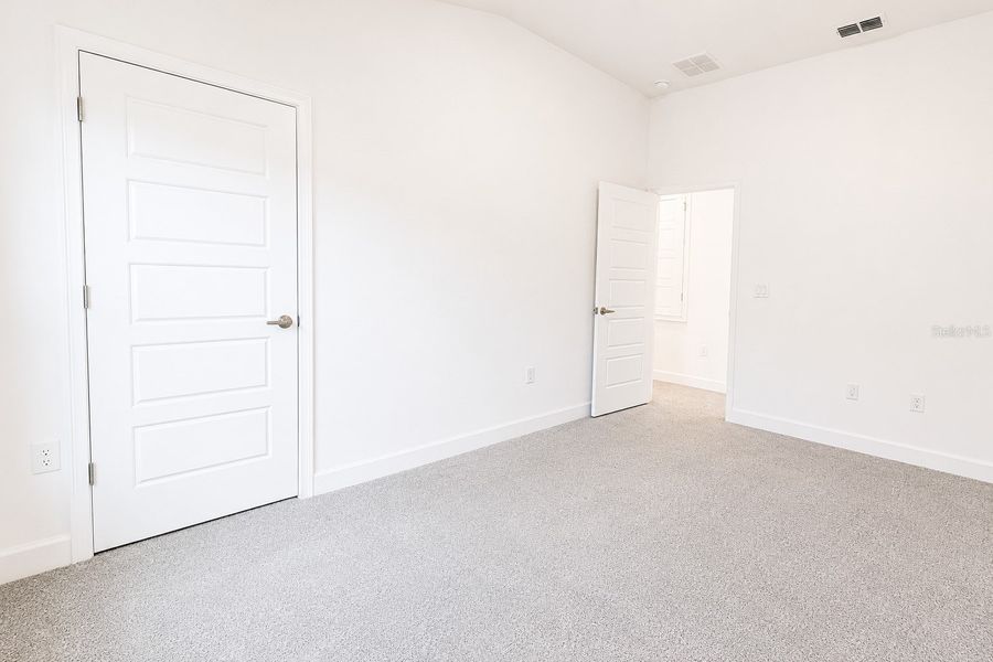 Spacious, unfurnished interior of a new home in Harmony Central, St. Cloud (Image 27).
