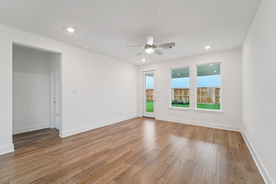 29518 Pondview Dr Great Room (2)