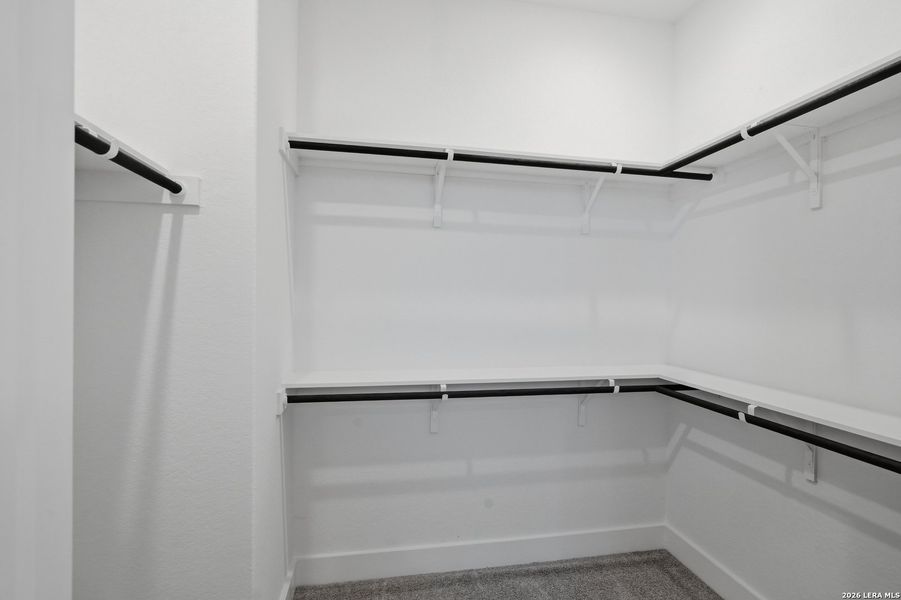 Spacious, unfurnished interior of a new home in Rose Hill, San Antonio (Image 27).