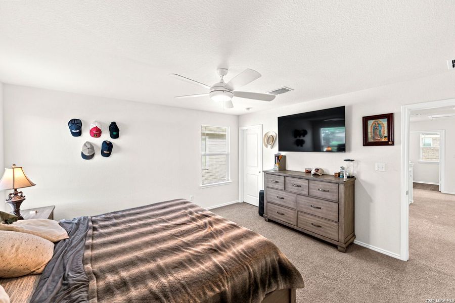Furnished interior view inside a new home in Berry Springs, Georgetown (Image 19).