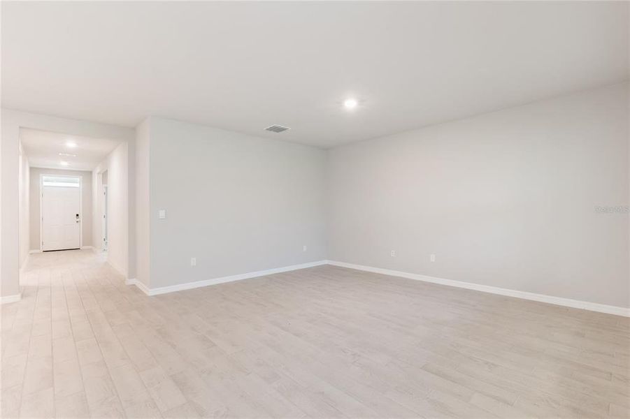 Spacious, unfurnished interior of a new home in Seagrass, Punta Gorda (Image 17).