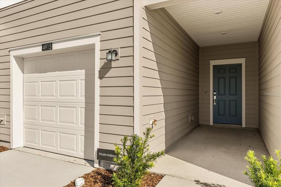 Exterior details and patio area of a home in , Ocala (Image 3).