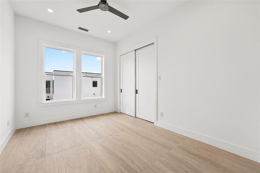 Spacious, unfurnished interior of a new home in , Richardson (Image 28).