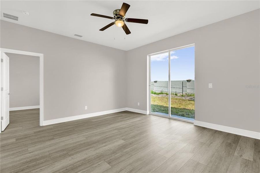Spacious, unfurnished interior of a new home in , Sanford (Image 14).