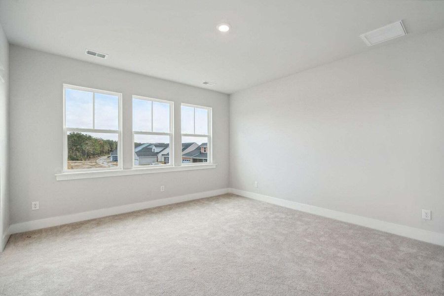 Spacious, unfurnished interior of a new home in Carnes Crossroads, Summerville (Image 10).