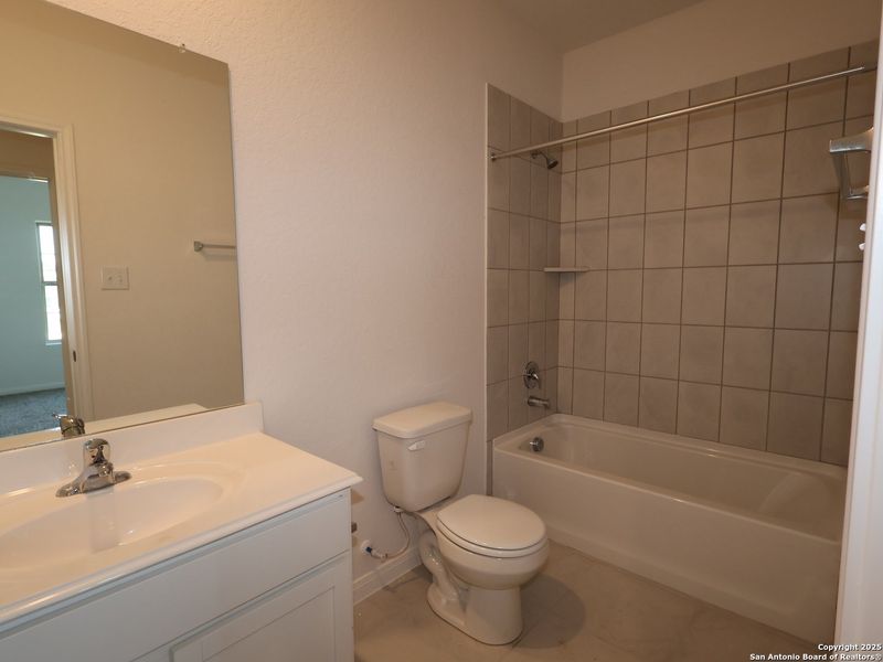 Furnished interior view inside a new home in Agave, San Antonio (Image 10).