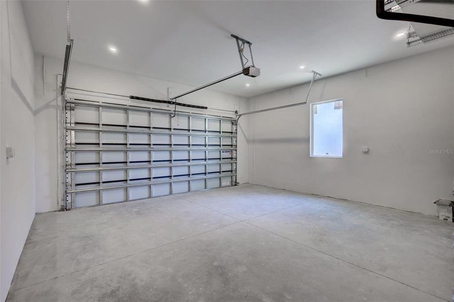 Spacious, unfurnished interior of a new home in , St. Petersburg (Image 45).