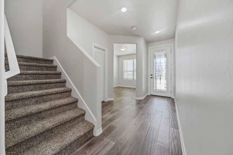 Spacious, unfurnished interior of a new home in Emerald Estates, Horizon City (Image 28).