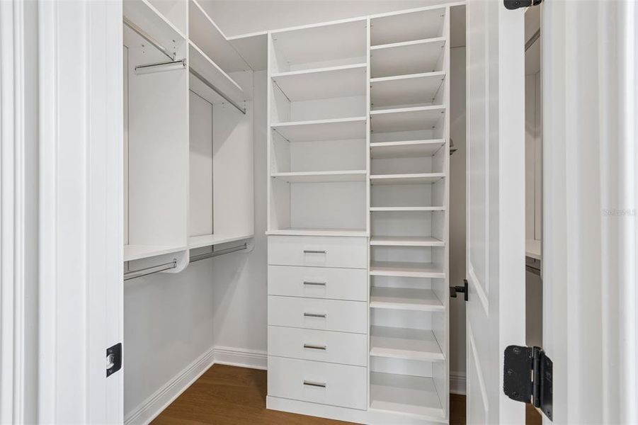 Spacious, unfurnished interior of a new home in , Tampa (Image 49).