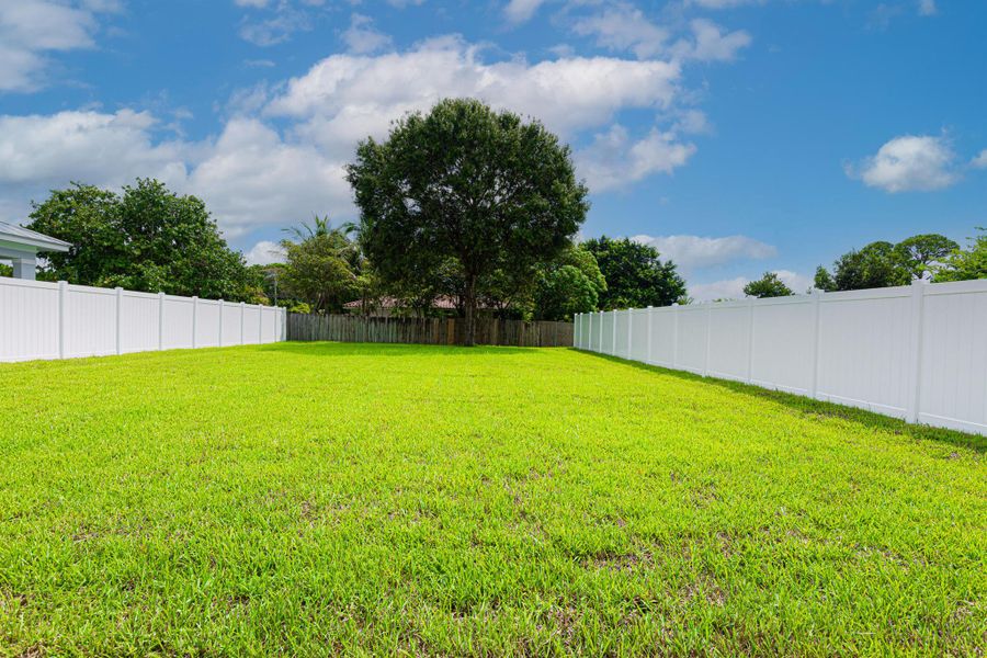 Exterior details and patio area of a home in , Jupiter (Image 14).