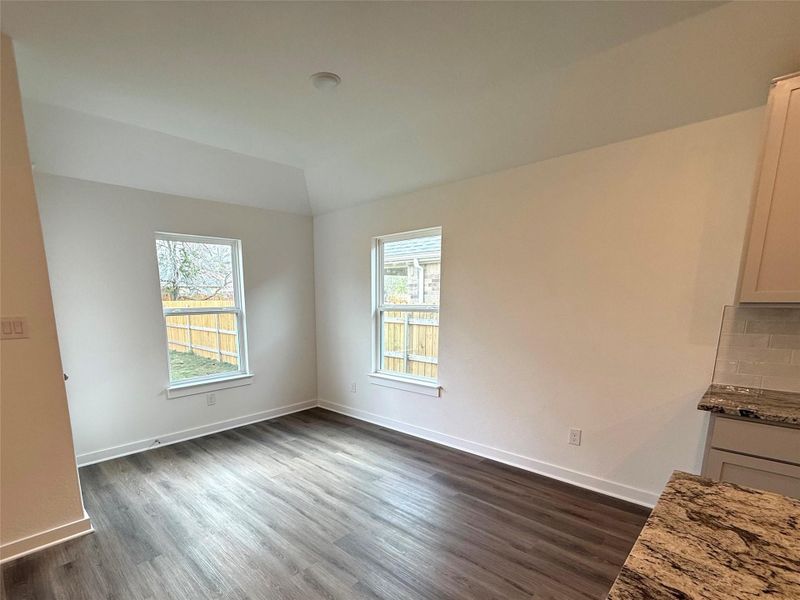Spacious, unfurnished interior of a new home in Creeks Crossing, Elgin (Image 11).