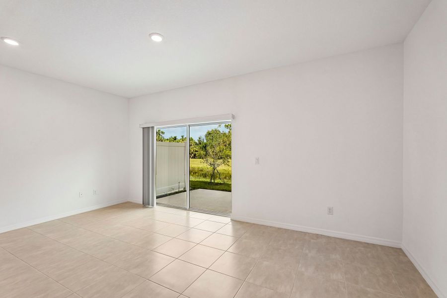 Spacious, unfurnished interior of a new home in The Towns at Tiburon, Nokomis (Image 8).
