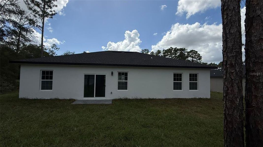 Exterior details and patio area of a home in , Citrus Springs (Image 2).