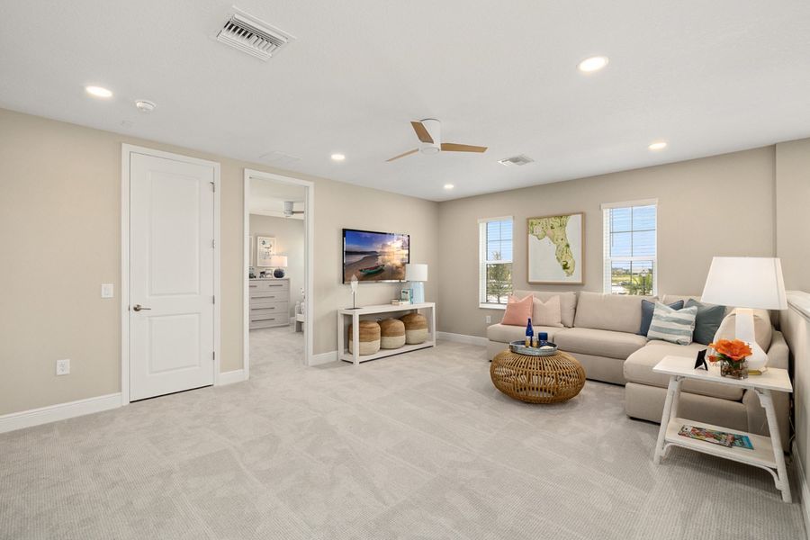 Representative furnished interior of a home built from the Heritage 2 by Neal Communities in Palmera, Venice (Image 19).