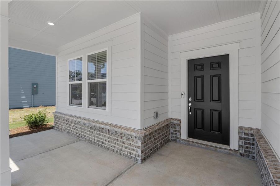Exterior details and patio area of a home in Avery Ridge, Gainesville (Image 2). Exterior details and patio area of a home in Avery Ridge, Gainesville (Image 2).