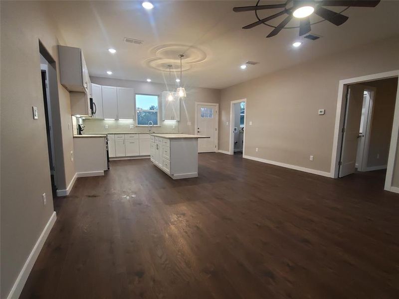 Spacious, unfurnished interior of a new home in , Emory (Image 27).