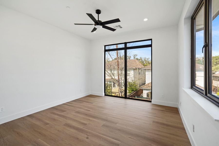 Spacious, unfurnished interior of a new home in , Bellaire (Image 22). Spacious, unfurnished interior of a new home in , Bellaire (Image 22).
