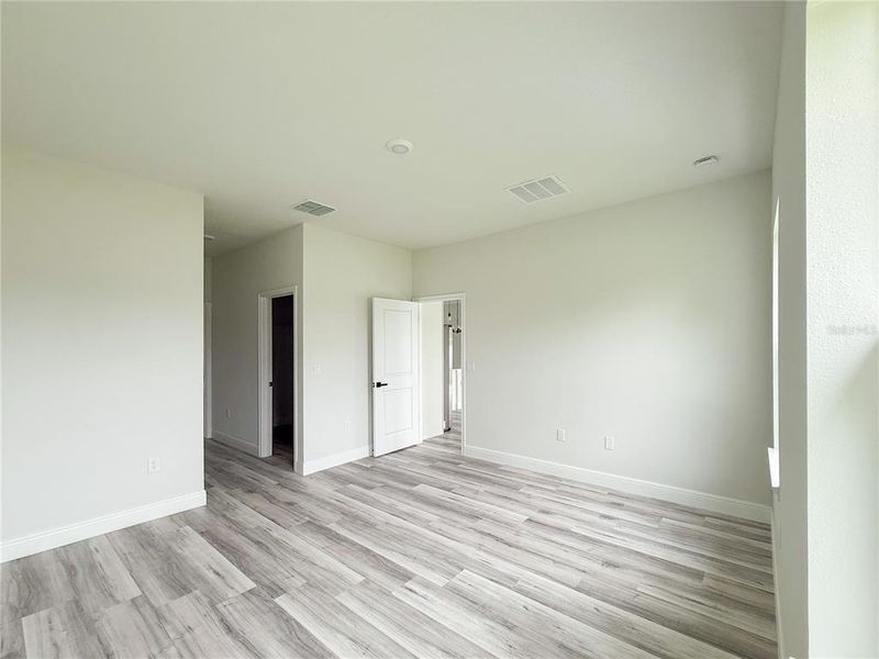 Spacious, unfurnished interior of a new home in , Ocala (Image 19).