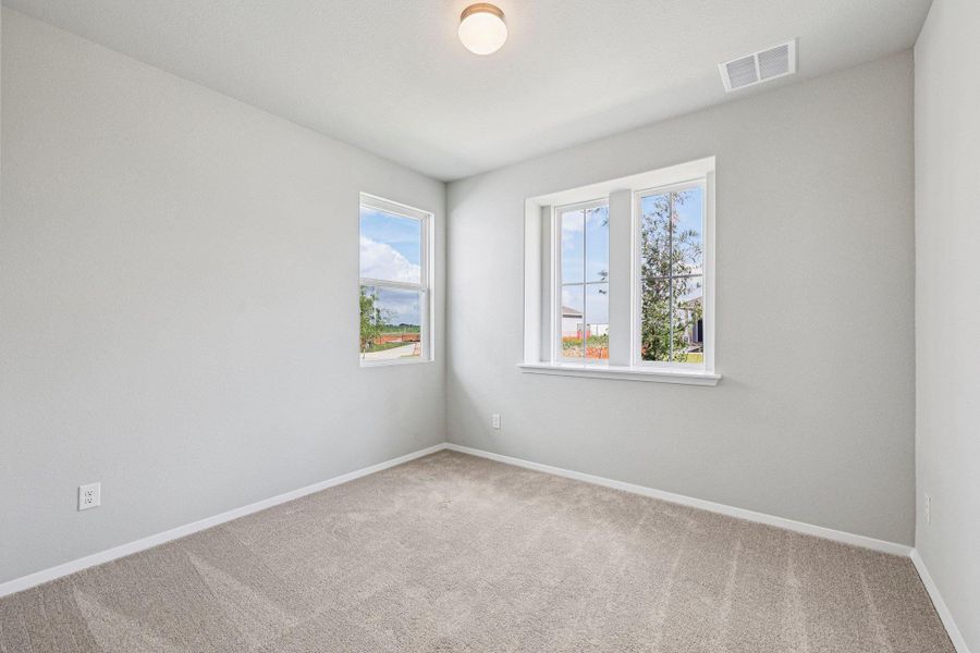 Spacious, unfurnished interior of a new home in Harvest Ridge, Elgin (Image 24).