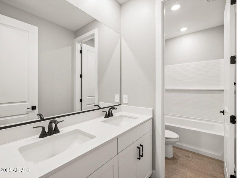 Bath 2 Double sinks Bath 2 Double sinks