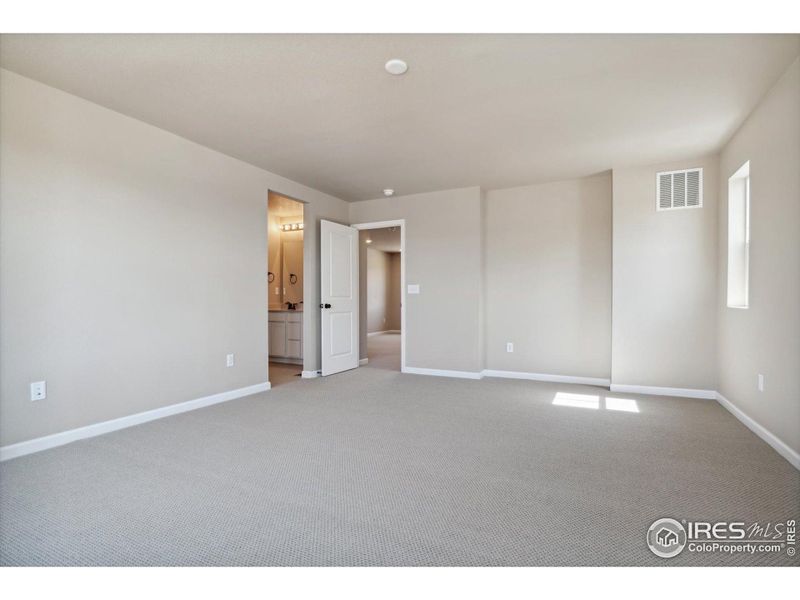 Spacious, unfurnished interior of a new home in The Overlook at Johnstown Farms, Johnstown (Image 13).