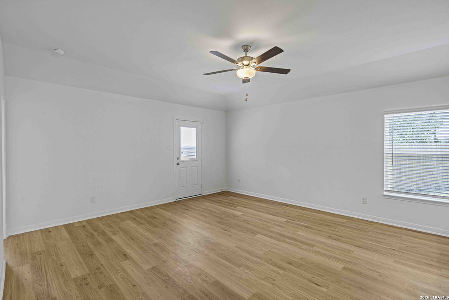 Spacious, unfurnished interior of a new home in , San Antonio (Image 18).