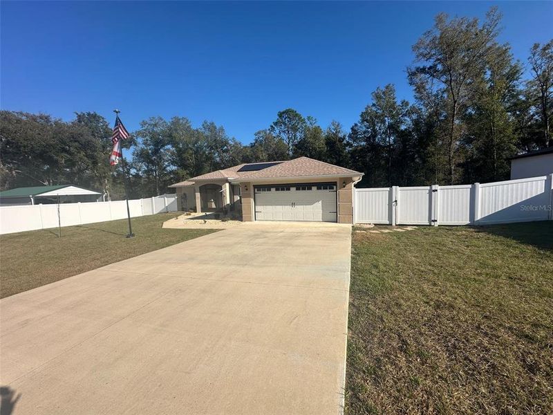 Exterior details and patio area of a home in , Dunnellon (Image 33). Exterior details and patio area of a home in , Dunnellon (Image 33).