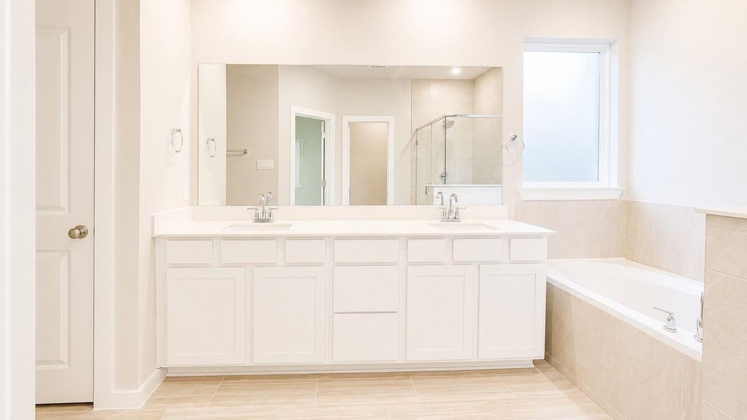 Furnished interior view inside a new home in Emberly  45', Beasley (Image 10).