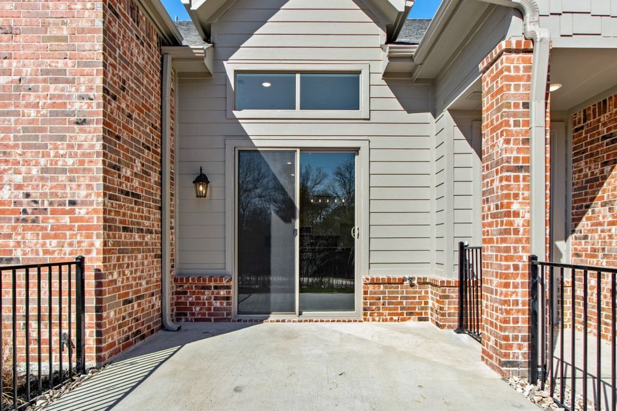 Exterior details and patio area of a home in Cottonwood Creek, Rowlett (Image 25).