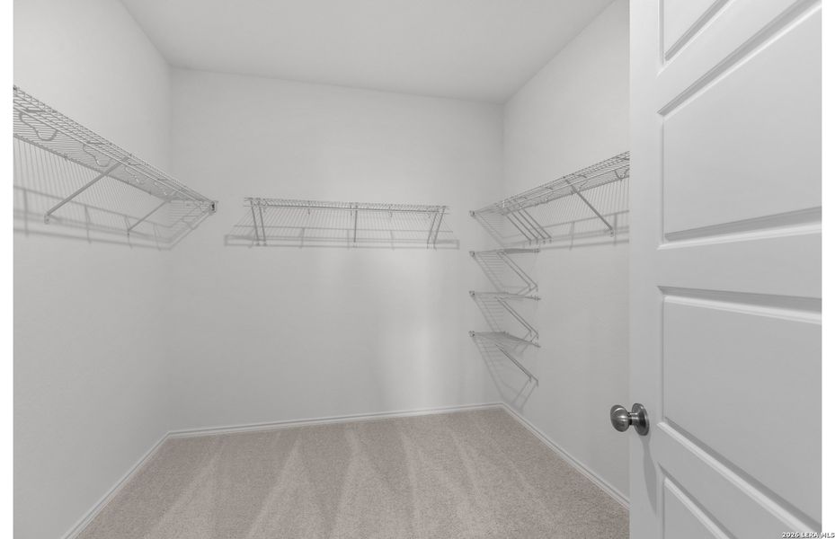 Spacious, unfurnished interior of a new home in Meadows at Clear Springs, New Braunfels (Image 15).
