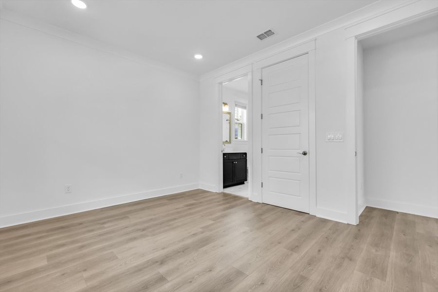 Spacious, unfurnished interior of a new home in Liberty Hill Farm, Mount Pleasant (Image 20).