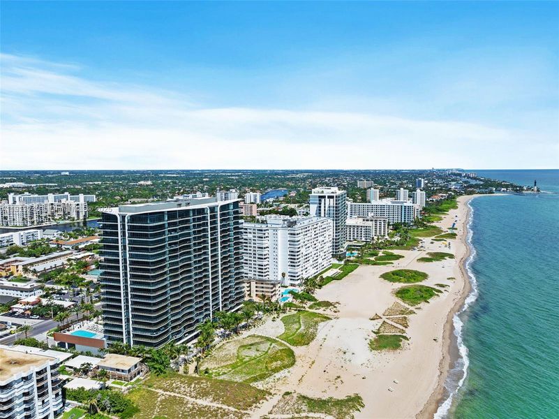 Condo located in Pompano Beach, FL showcasing its design and architecture (Image 30).