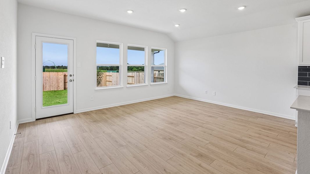 Spacious, unfurnished interior of a new home in Briarwood, Elgin (Image 34).