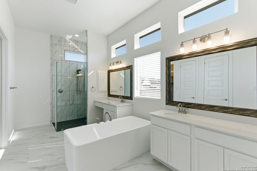 Furnished interior view inside a new home in Mesa Western, Cibolo (Image 10).